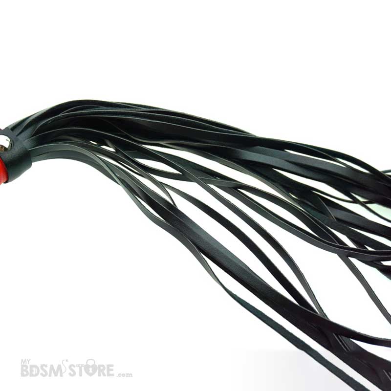 Flogger Mini de cuero sintético para Spank y juegos BDSM de azotes spanking fetish detalle Flogger Mini de cuero sintético para Spank y juegos BDSM de azotes spanking fetish detalle