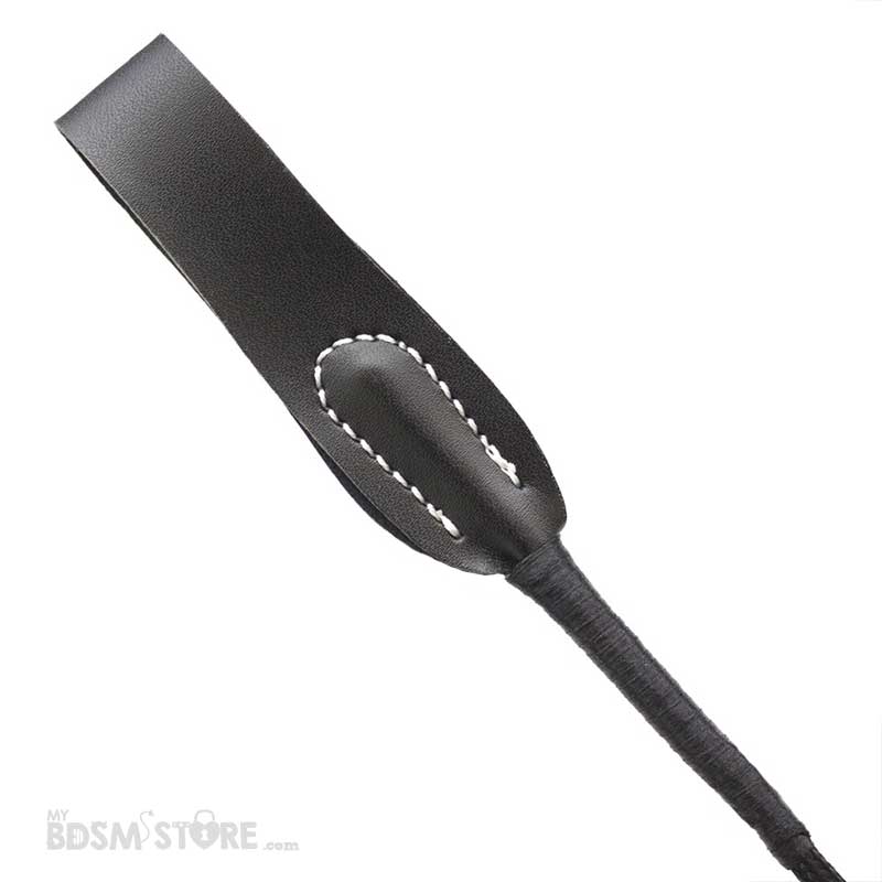 fusta-lengua-precisa-premium-para-juegos-fetish-de-spank-y-bdsm-detalle-lengua Fusta lengua precisa premium para juegos fetish de spank y BDSM equilibrada balanced spanking crop whip lengua