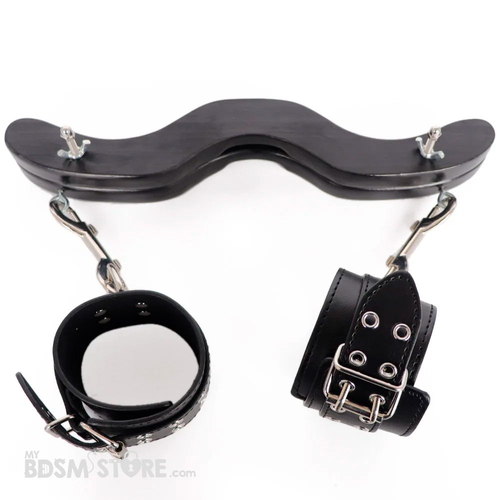 Humbler Montado BDSM bondage dominación sumisión humillacion rodillas cepo testículos black main Humbler Montado BDSM bondage dominación sumisión humillacion rodillas cepo testículos black main