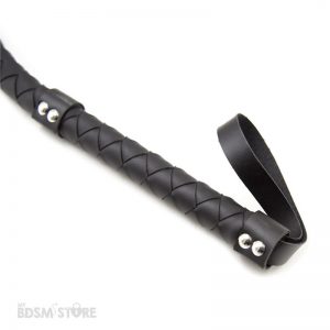 Latigo flogger para juegos de spank excitantes y azotes entre amos amas y sumisos sumisas whip mango
