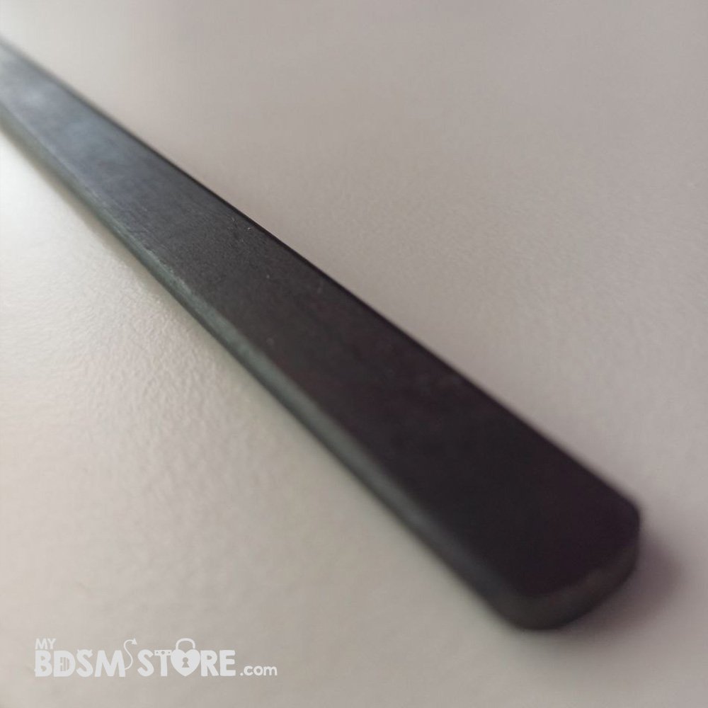 Vara Rígida sintética para Spanking y azotes y juegos BDSM de dominación sumison y masoquismo de polímero y goma. Sensacion fuerte superficie suave detalle anchura Vara Rígida sintética para Spanking y azotes y juegos BDSM de dominación sumison y masoquismo de polímero y goma. Sensacion fuerte superficie suave detalle anchura